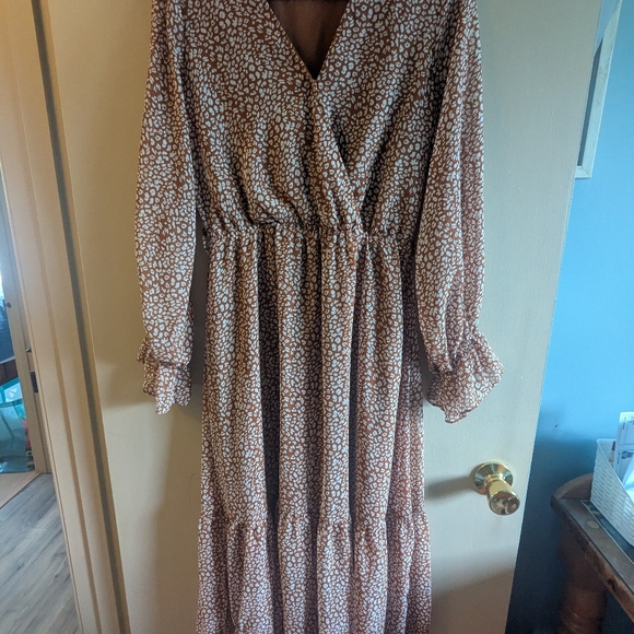 Patterned Maxi Dress - Picture 2 of 4